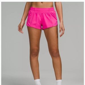Lululemon Hotty Hot 2.5” shorts